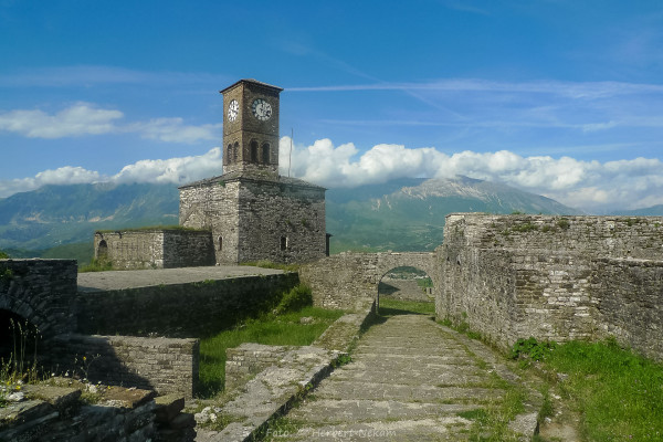 Albanien, Burg Gjiorokastra (Foto: Herbert Nekam, ARR Reisen)