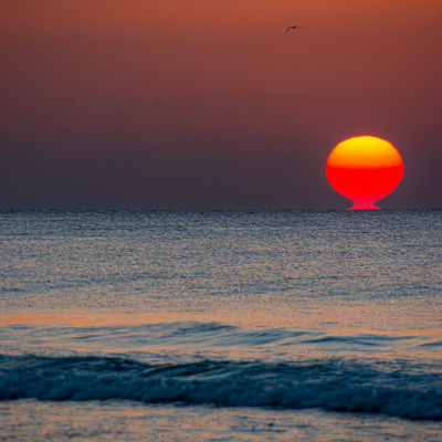 Oman, Sonnenaufgang über dem Meer (Foto: Rainer Skrovny, ARR Reisen)